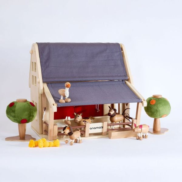 The Barnhouse Set – With Haybales, Trough + More